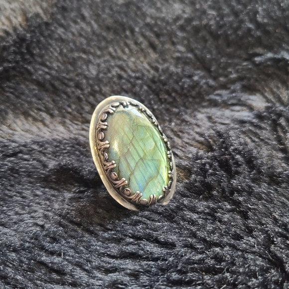 Handmade Labradorite silver ring - Picture 1 of 6